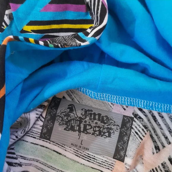 ● NWT Hot Topic | Workout Sleeveless Hoddie - Picture 7 of 12